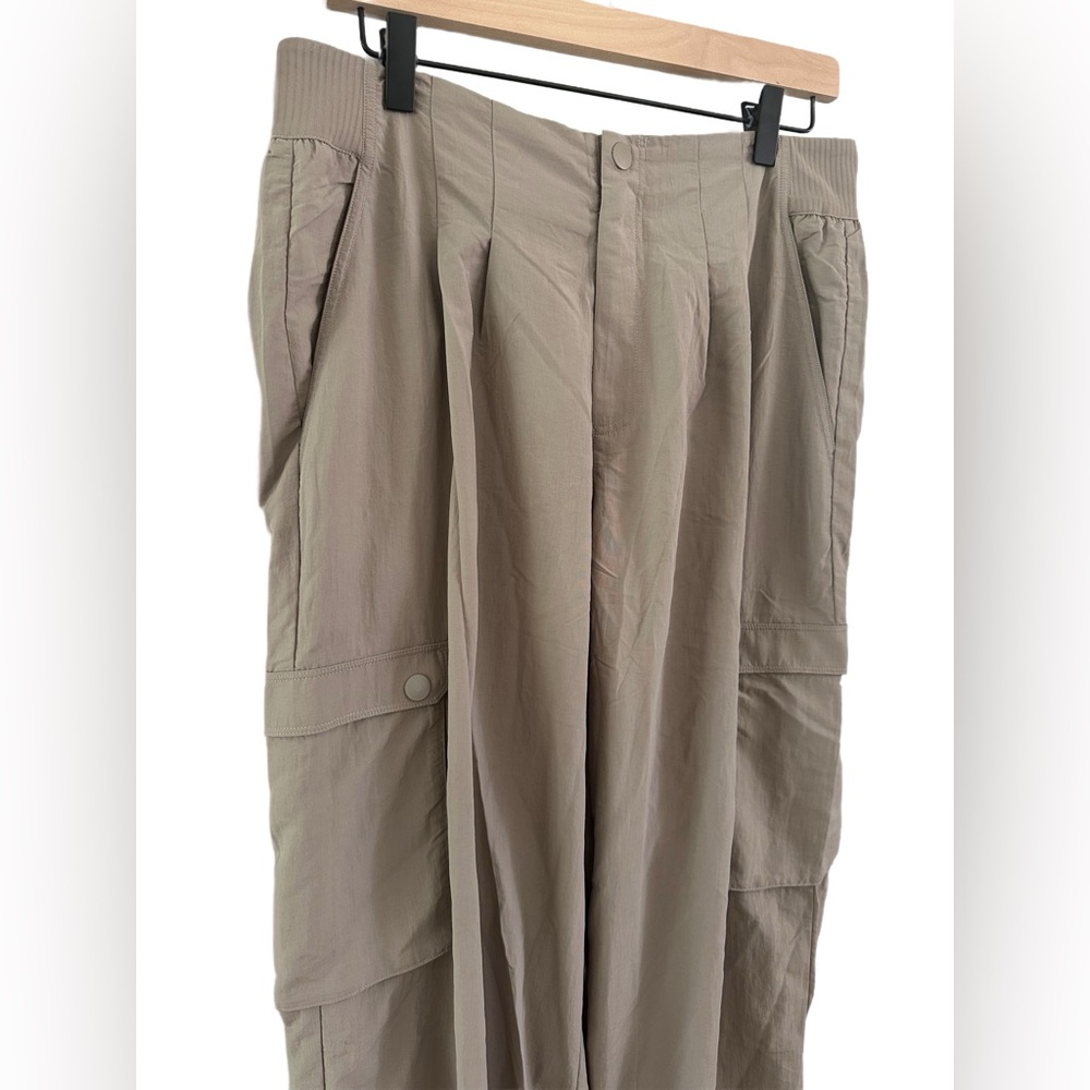New Spiritual Gangster Taylor Stretch Waist Cargo Pant Taupe Large NEW MSRP $138 - Picture 4 of 9